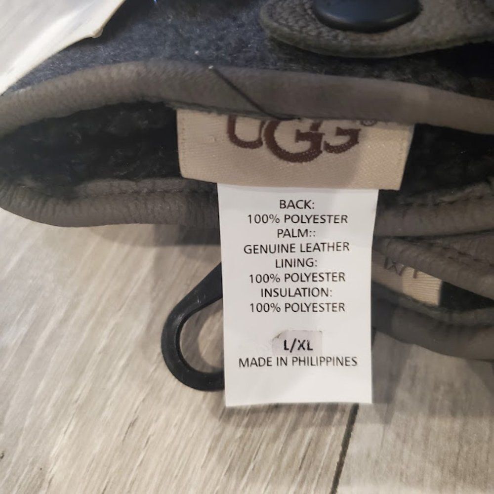 UGG Men's Charcoal Snap Tab Fabric Tech Glove Size Large/ XL - Picture 4 of 8